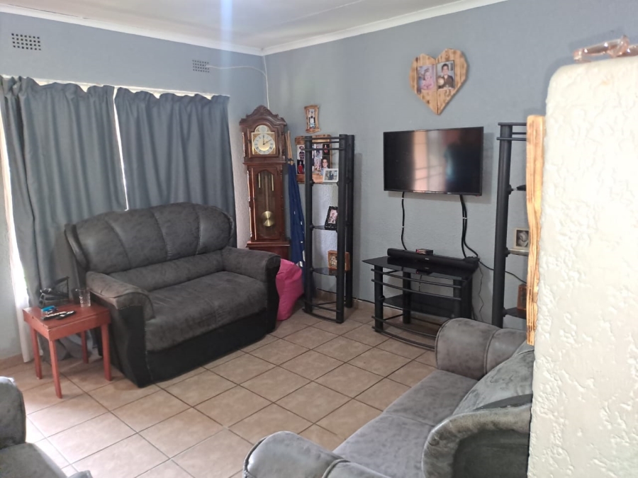 4 Bedroom Property for Sale in Oos Einde North West